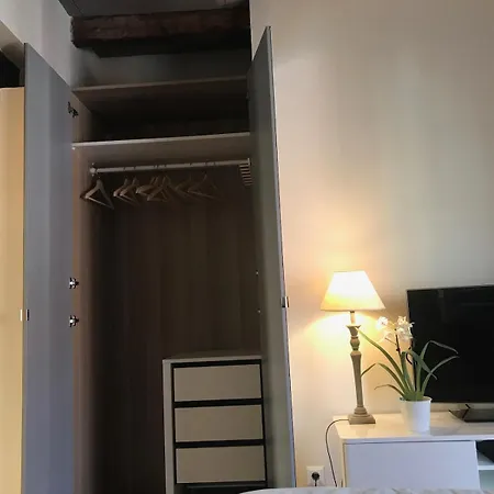 Beautiful Studio-appartment In Triana Appartement
