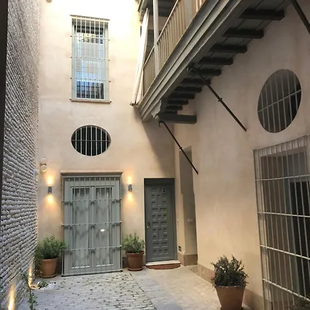 Beautiful Studio-appartment In Triana