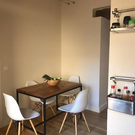 Beautiful Studio-appartment In Triana 아파트 *